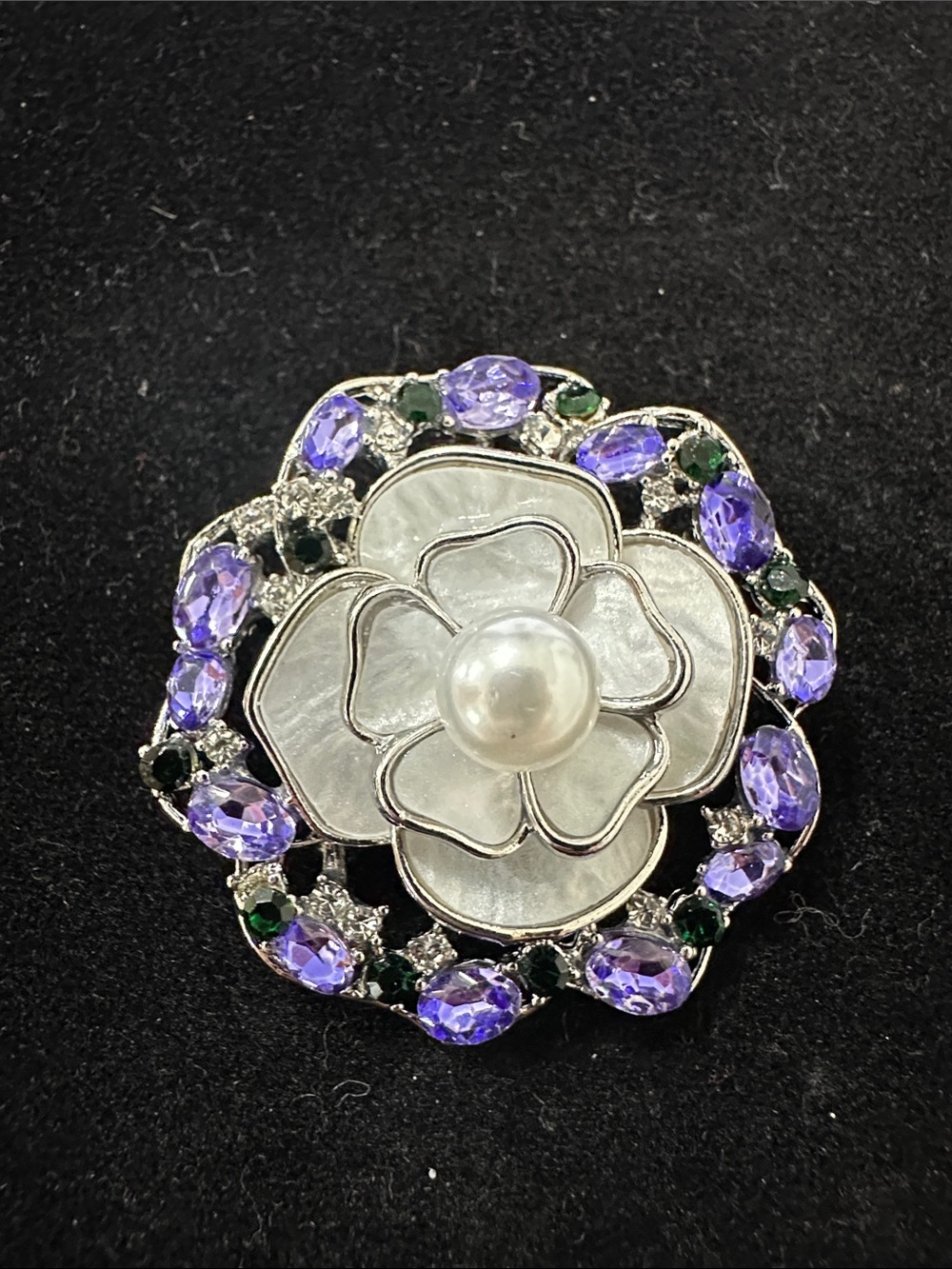 363- Brooch Flower Elegant Pearl and Purple mother of pearl around faux pearl